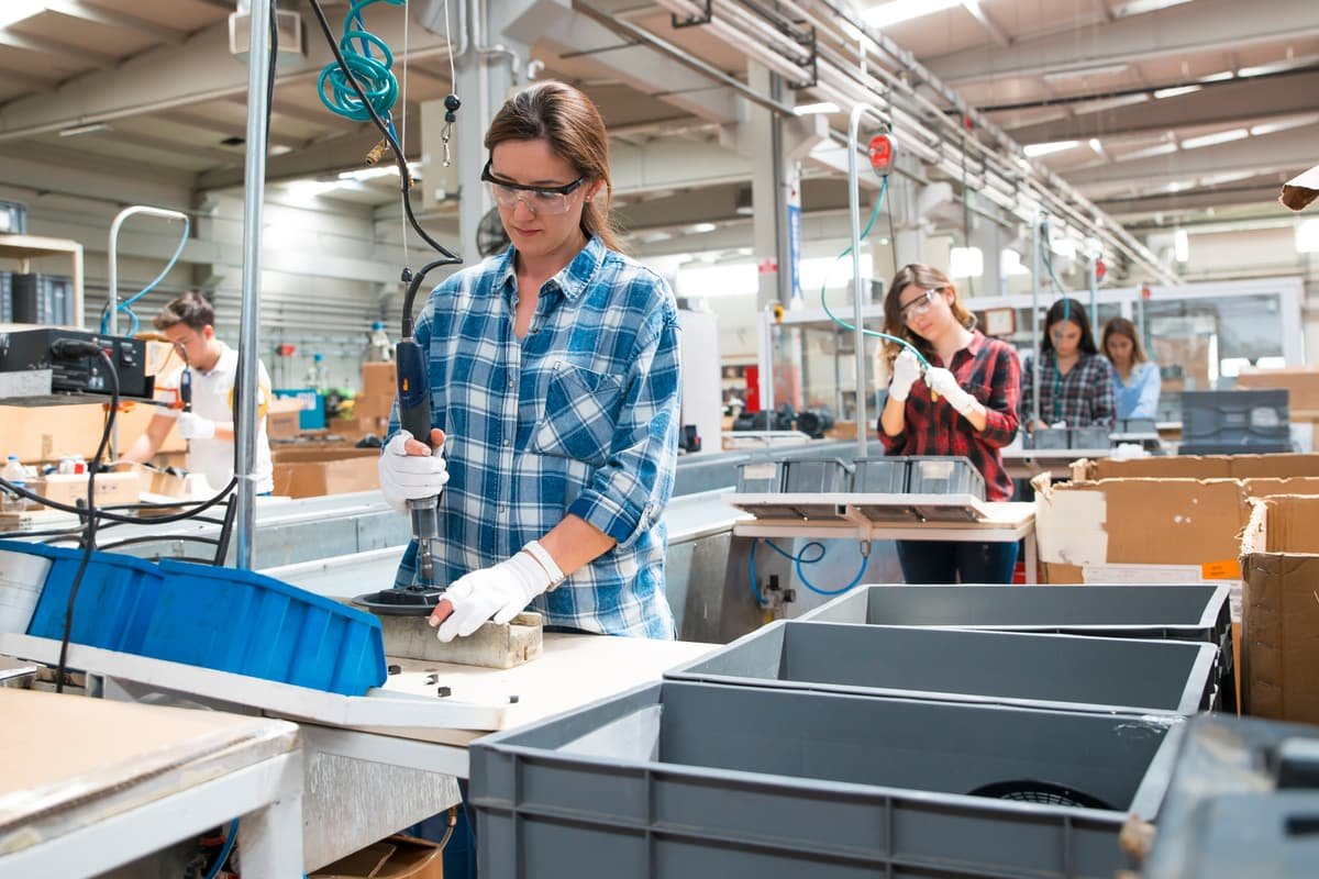 Assembly and packaging operations floor